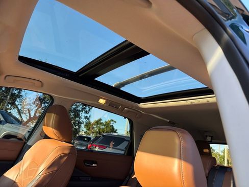 Used 2023 Nissan Pathfinder Platinum w/ Black Appearance Package image 16