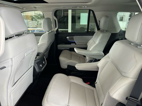 Certified 2025 Ford Expedition Platinum w/ Driver's Package AWD/4WD image 23