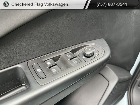 New 2025 Volkswagen Taos SE image 29