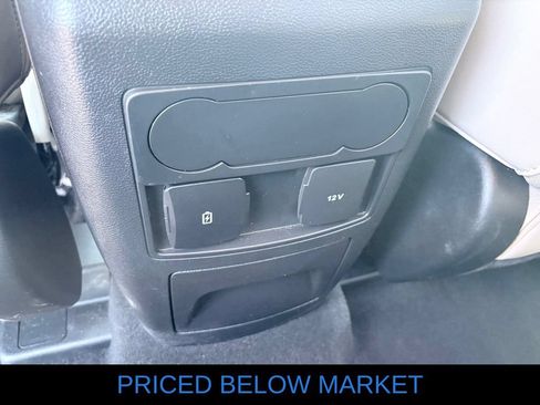 Used 2023 Ford Explorer XLT w/ Equipment Group 202A AWD/4WD image 11
