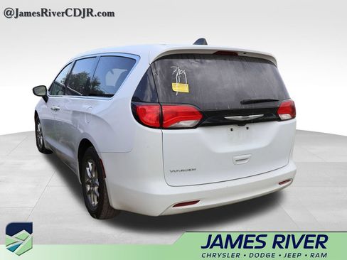 Used 2023 Chrysler Voyager LX FWD image 23