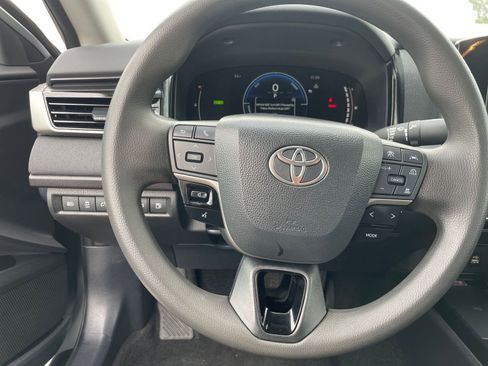 Used 2025 Toyota Camry LE image 32