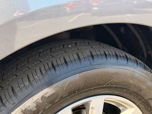 Used 2016 Nissan Pathfinder SV image 11