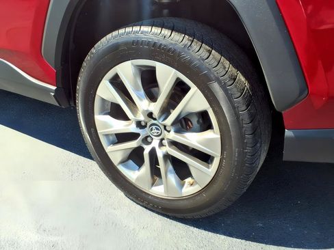 Used 2019 Toyota RAV4 XLE Premium FWD image 13