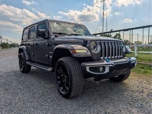 Used 2023 Jeep Wrangler Unlimited Sahara w/ Cold Weather Group AWD/4WD image 3