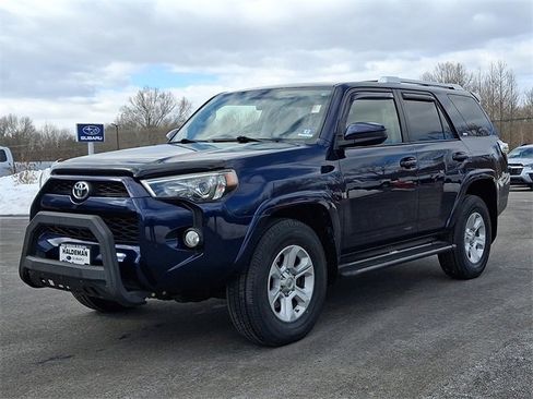 Used 2017 Toyota 4Runner SR5 image 3