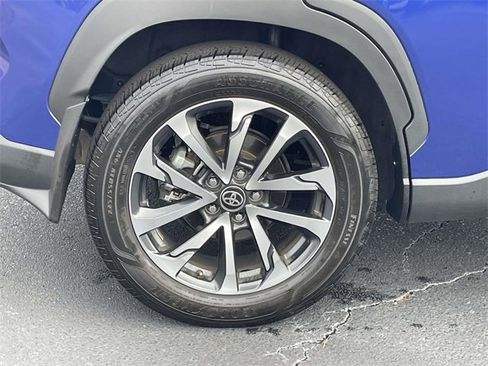 Used 2024 Toyota Corolla Cross XLE image 7