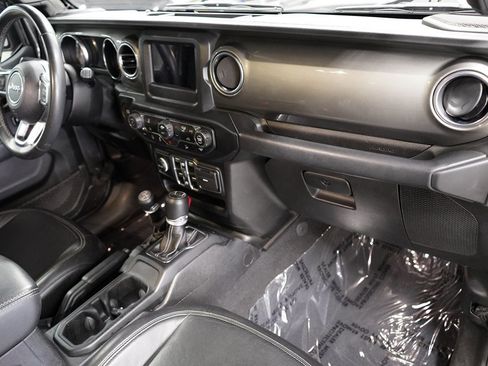 Used 2019 Jeep Wrangler Unlimited Sahara AWD/4WD image 24