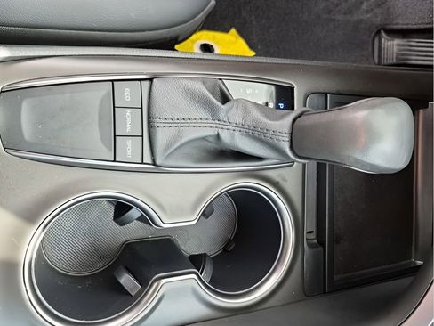 Used 2024 Toyota Camry SE image 39