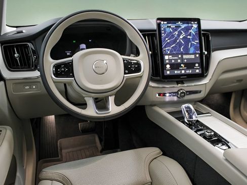 Certified 2026 Volvo XC60 T8 Ultra w/ Protection Package Premier AWD/4WD image 17
