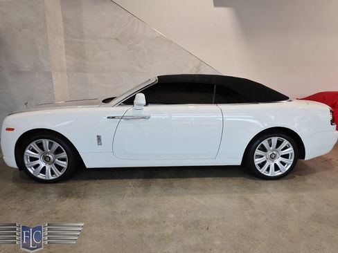 Used 2017 Rolls-Royce Dawn RWD image 13