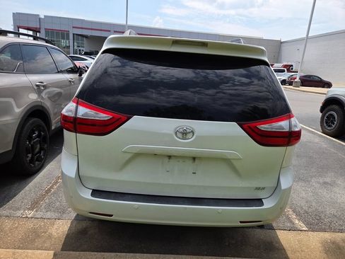 Used 2015 Toyota Sienna XLE Premium FWD image 8