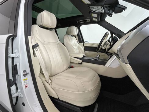 Used 2023 Land Rover Range Rover SE image 15