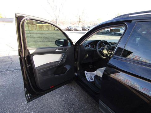 Used 2020 Volkswagen Tiguan S image 15