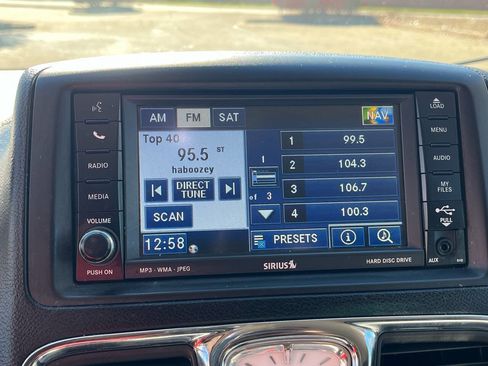 Used 2011 Chrysler Town & Country Touring-L image 20