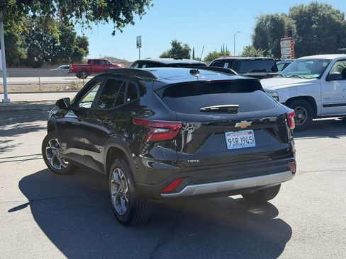 Used 2025 Chevrolet Trax LT w/ Driver Confidence Package FWD image 9