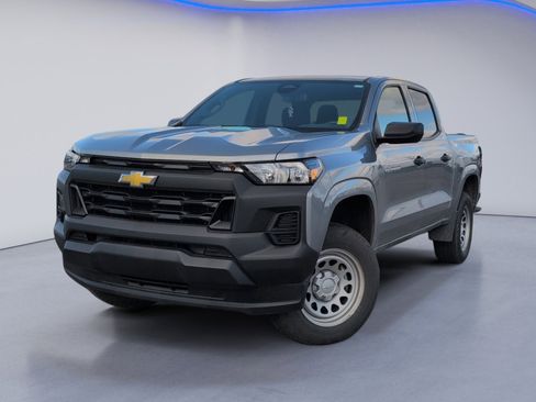 Used 2024 Chevrolet Colorado W/T image 2
