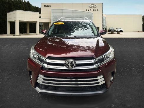 Used 2019 Toyota Highlander Limited AWD/4WD image 2
