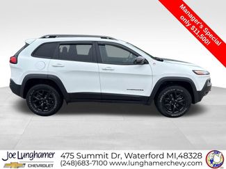 Used 2016 Jeep Cherokee Trailhawk w/ Comfort/Convenience Group AWD/4WD video 2