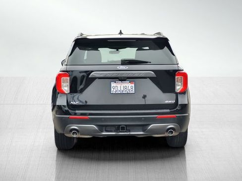 Certified 2022 Ford Explorer XLT w/ Equipment Group 202A image 5