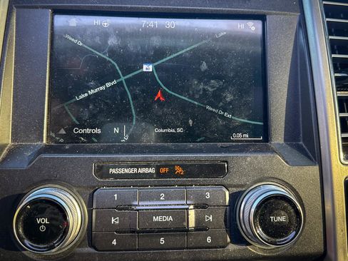 Used 2018 Ford F150 Platinum w/ Equipment Group 701A Luxury image 23