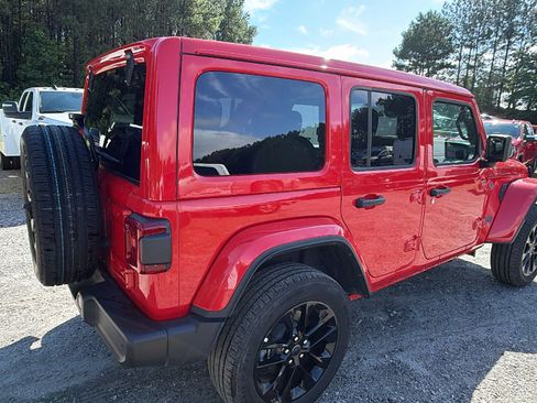 Used 2025 Jeep Wrangler Unlimited Sahara w/ Safety Group AWD/4WD image 8