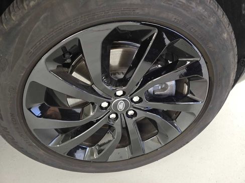 Certified 2025 Land Rover Discovery Sport Dynamic SE image 9