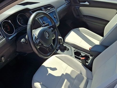 Used 2019 Volkswagen Tiguan SE w/ Panoramic Sunroof Package FWD image 17