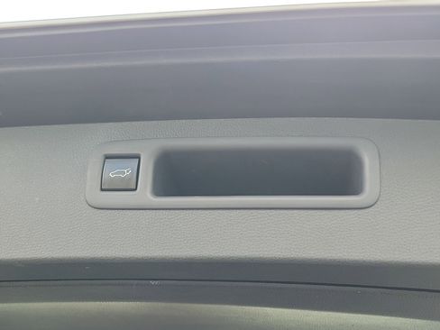 Used 2023 Toyota Highlander LE image 12