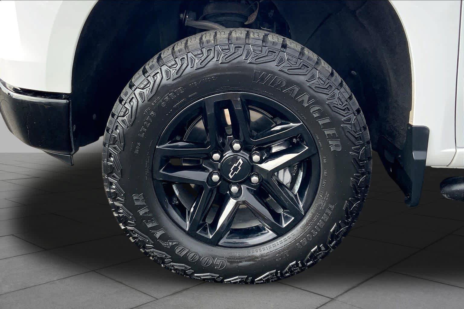 Used 2024 Chevrolet Silverado 1500 LT Trail Boss w/ Convenience Package II AWD/4WD image 11