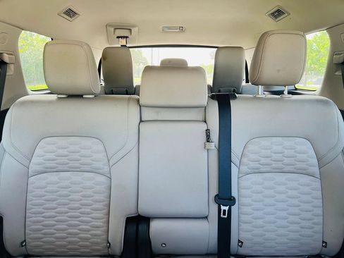 Used 2022 Nissan Pathfinder SV FWD image 17