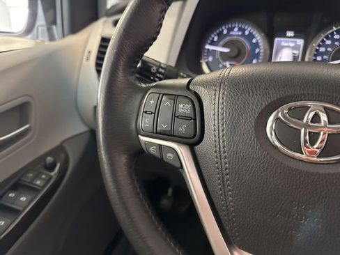 Used 2017 Toyota Sienna XLE w/ XLE Navigation Package image 29
