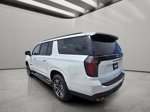 Used 2025 Chevrolet Suburban Z71 AWD/4WD image 3