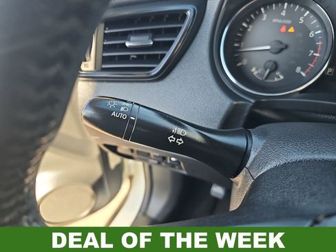 Used 2018 Nissan Rogue SV image 25