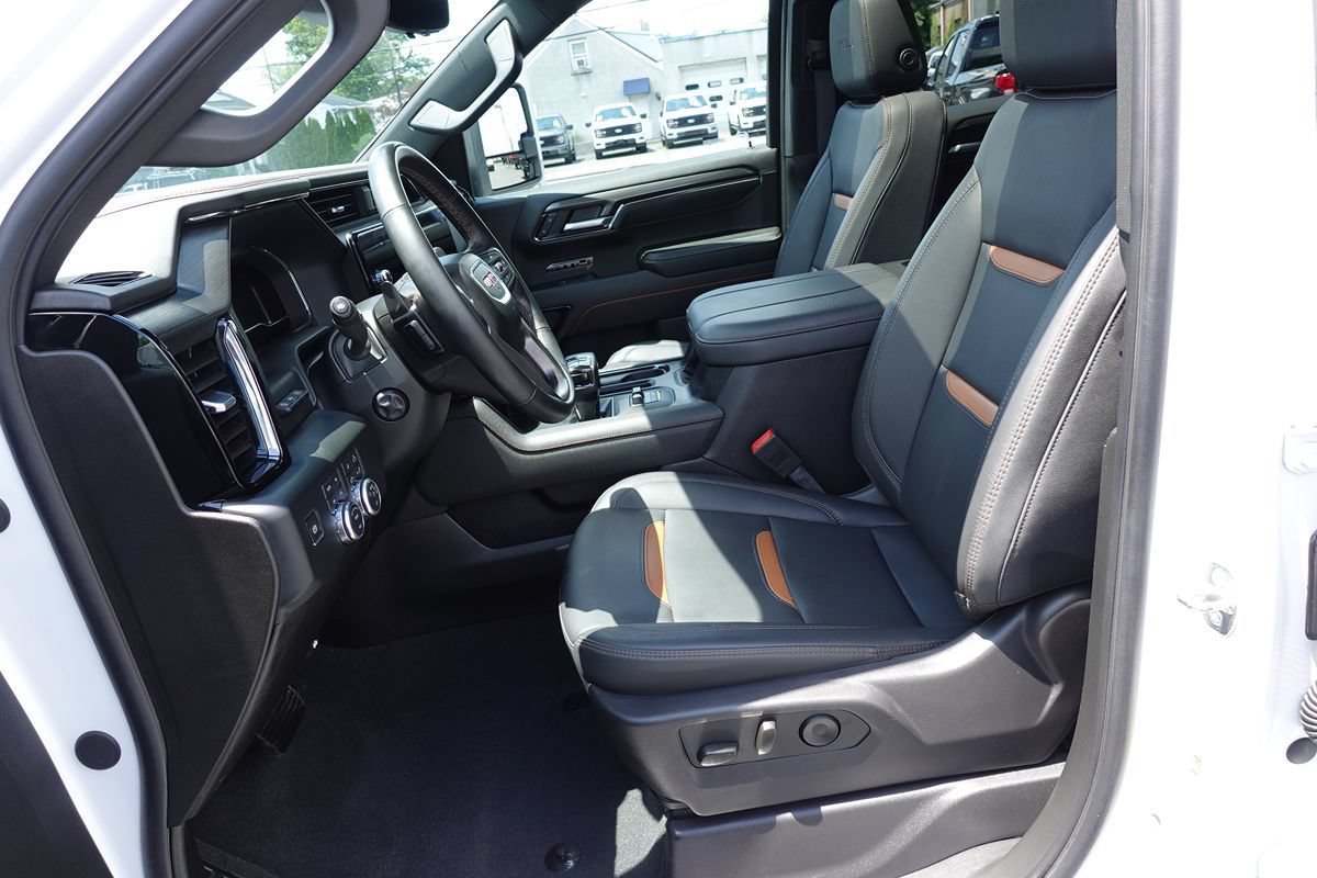 Used 2024 GMC Sierra 1500 AT4 w/ Technology Package AWD/4WD image 21