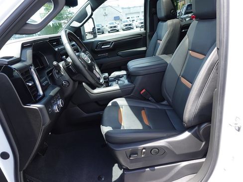Used 2024 GMC Sierra 1500 AT4 w/ Technology Package AWD/4WD image 21