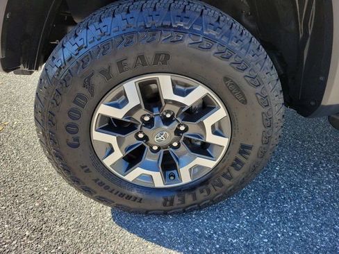 Used 2019 Toyota Tacoma TRD Off-Road image 17