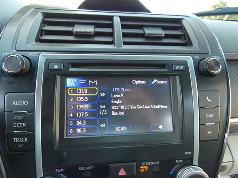 Used 2013 Toyota Camry LE image 58