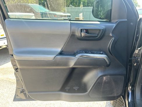 Used 2019 Toyota Tacoma SR5 RWD image 9