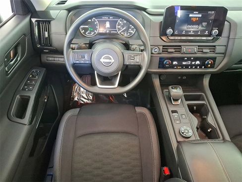 Used 2024 Nissan Pathfinder S image 15