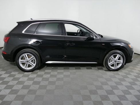 Used 2024 Audi Q5 e Premium w/ Convenience Package image 2