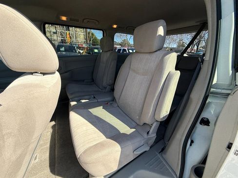 Used 2016 Nissan Quest SV image 18