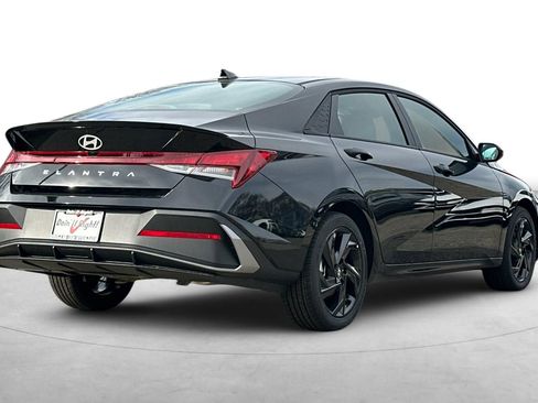 Used 2026 Hyundai Elantra Sport FWD image 8