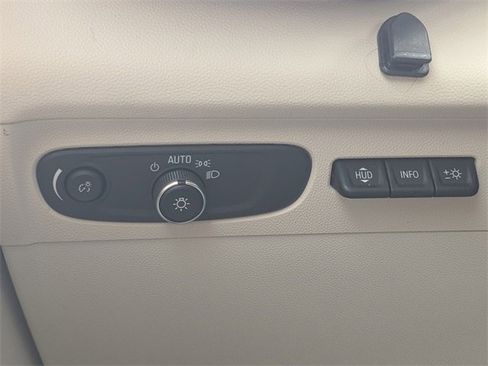 Used 2023 Buick Envision Avenir image 25