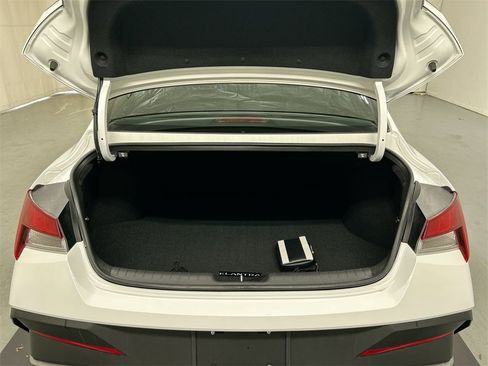 Used 2025 Hyundai Elantra Sport image 21