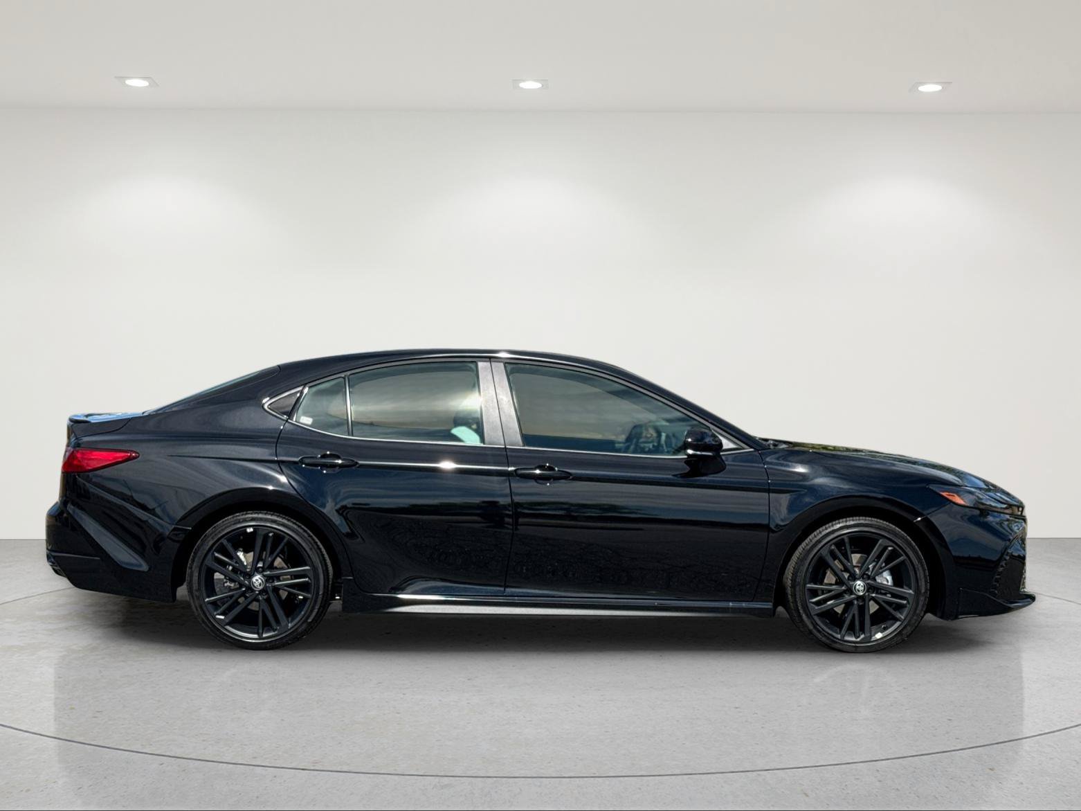 Used 2026 Toyota Camry Hybrid w/ Convenience Package FWD image 7