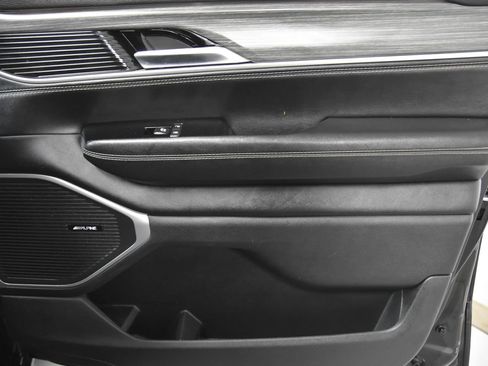 Used 2023 Jeep Wagoneer L Series III RWD image 14