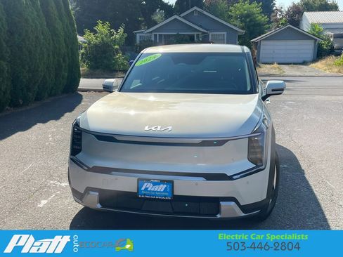 Used 2024 Kia EV9 Light Long Range RWD image 1
