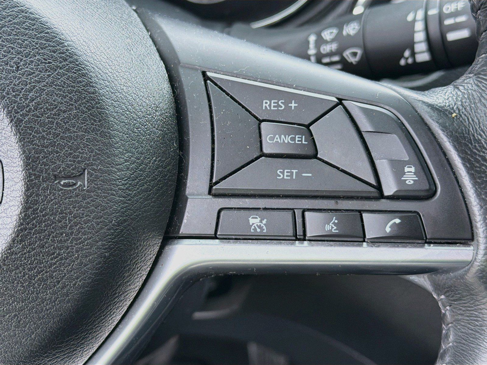 Used 2018 Nissan Rogue SV w/ Premium Package AWD/4WD image 18