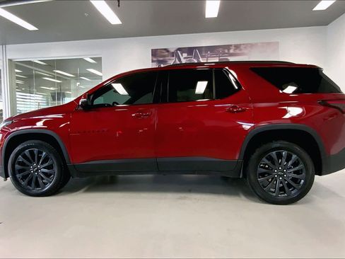 Used 2023 Chevrolet Traverse RS image 3